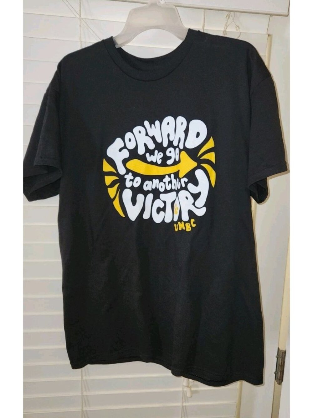 UMBC tee shirt UNISEX ADULT large FORWARD WE GO TO ANOTHER VICTORY